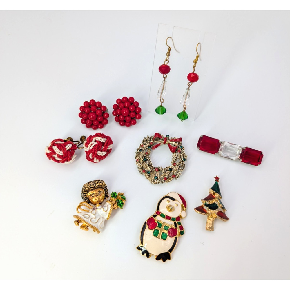 8 VTG Christmas Brooch Earrings‎ Lot Red Green Enamel Gold Tone Glass Beads